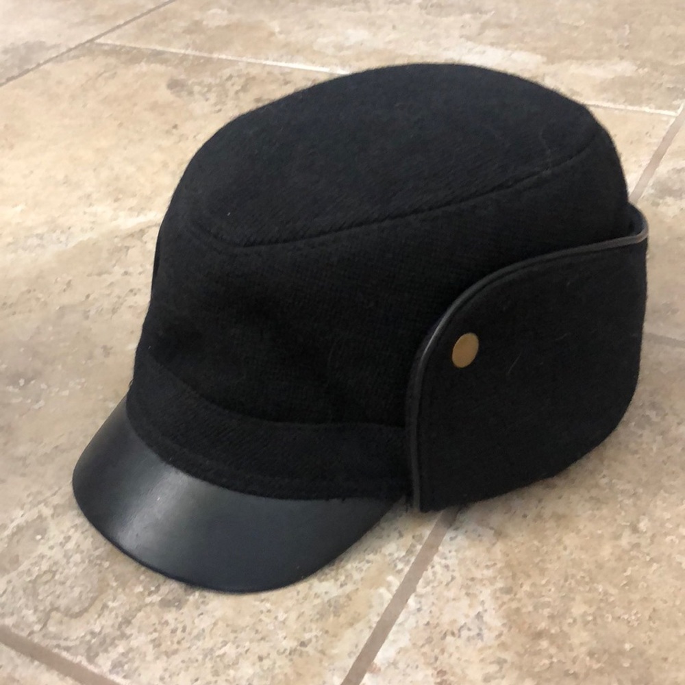 BCBG winter hat